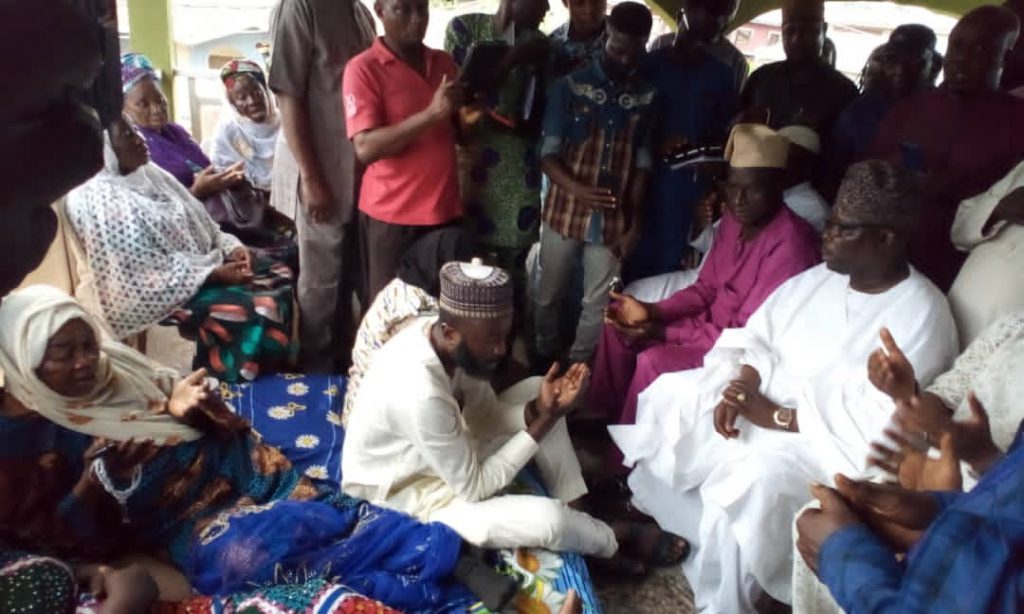 (VIDEO) Aare Musulumi Of Yorubaland, Edo & Delta Visit Family Of Slain Rhaman