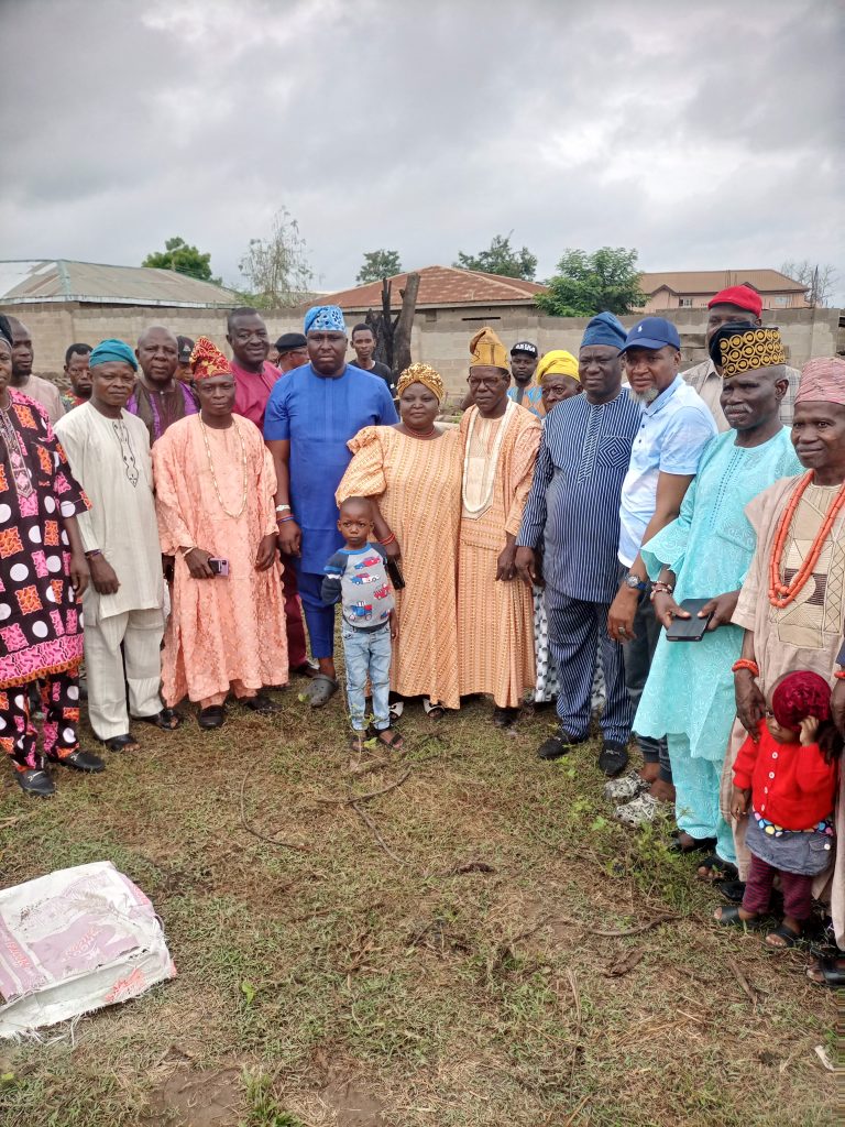 JUST IN: Dignitaries Present As Oloye Benedict Akika Lay Down The Turning Of The Sod For Divisional Police Station Olorunda Lagelu LG