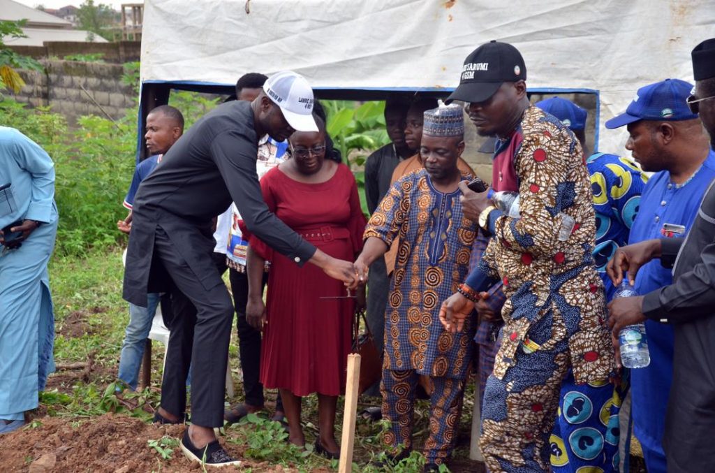 Ibadan North Federal Rep Hopeful, Lanre Sarumi Donates 15 Units of Convenience Building to Poly Students (Video)
