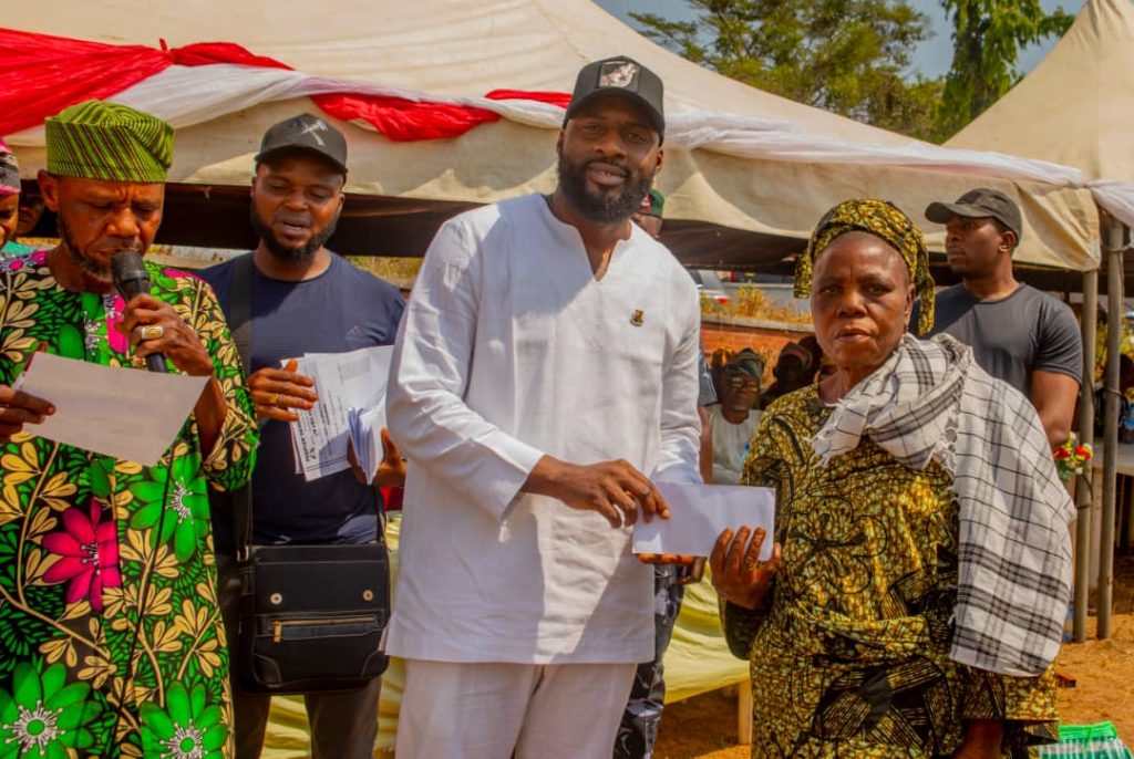 End of Year Package : Oyo Speaker, Ogundoyin Empowers Over 1000 Constituents